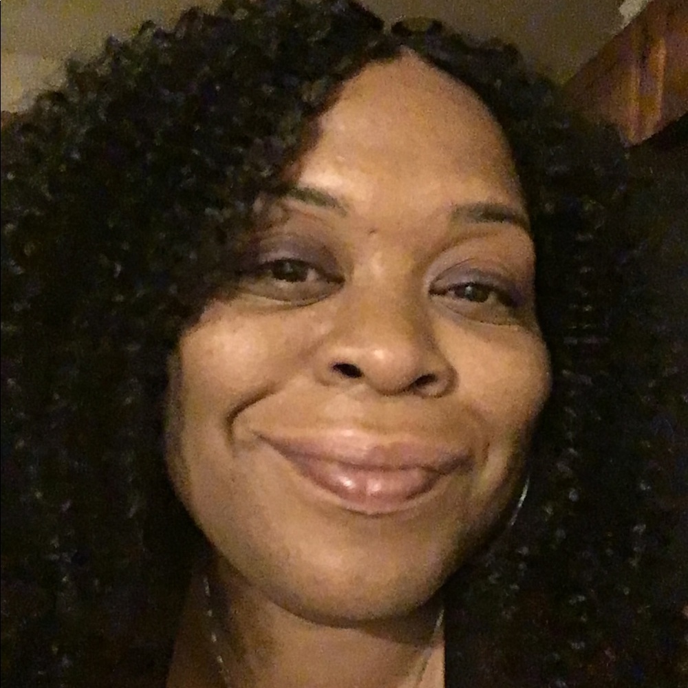 Meet your Posher, Ila